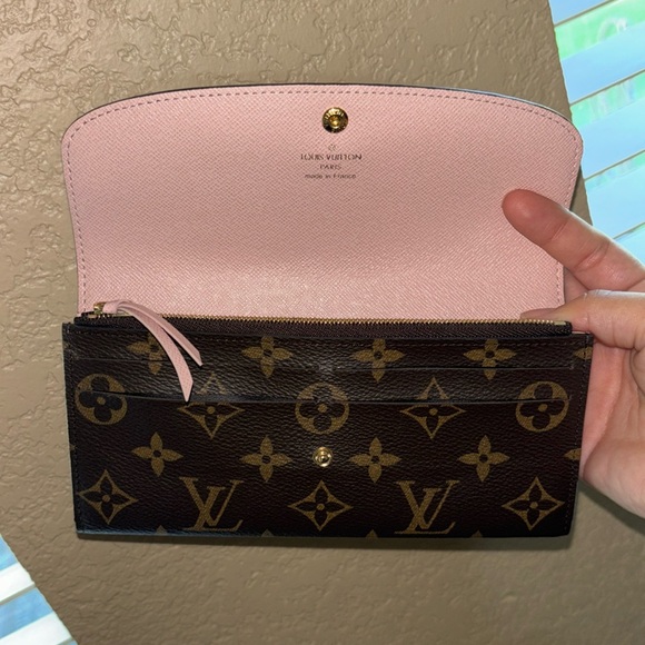 LV wallet with FREE SHIPPING!!! 🫶🏻 - Picture 2 of 8